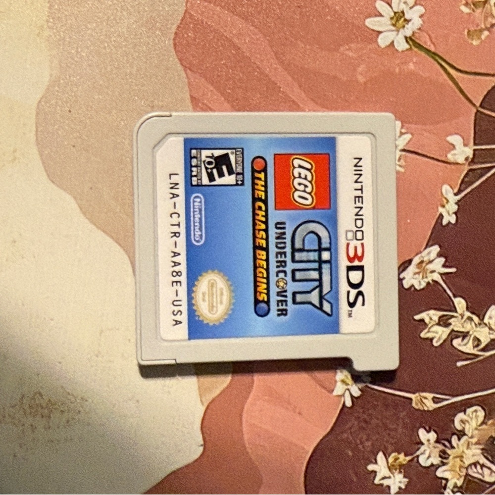 Nintendo 3DS LEGO City Undercover: The Chase Begins - Gray